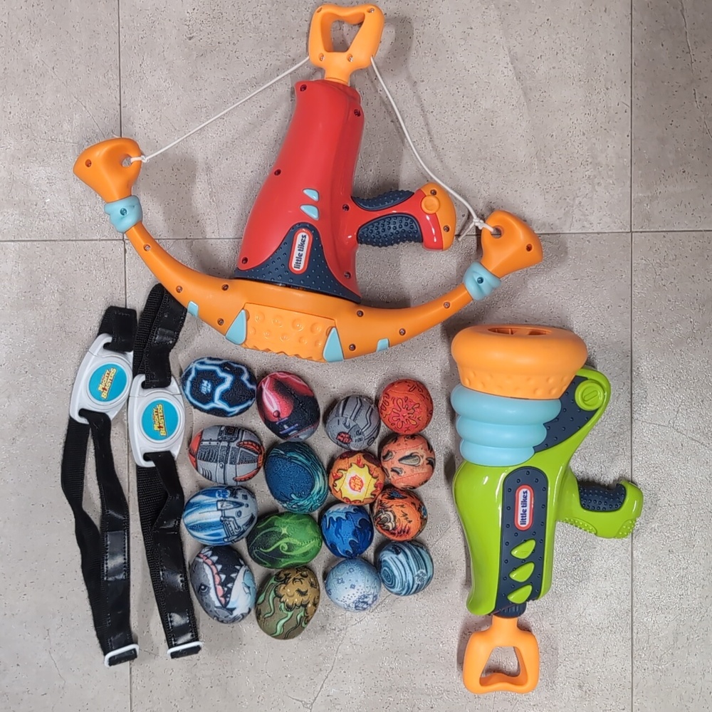 2 Little Tikes Mighty Blasters With 2 Velcro Straps And 16 Balls